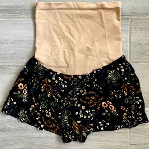 Pea in the pod size small maternity shorts floral lightweight